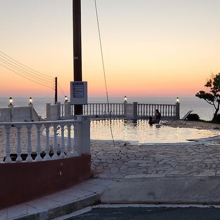 Serena Vacation Home Pomos Exterior photo