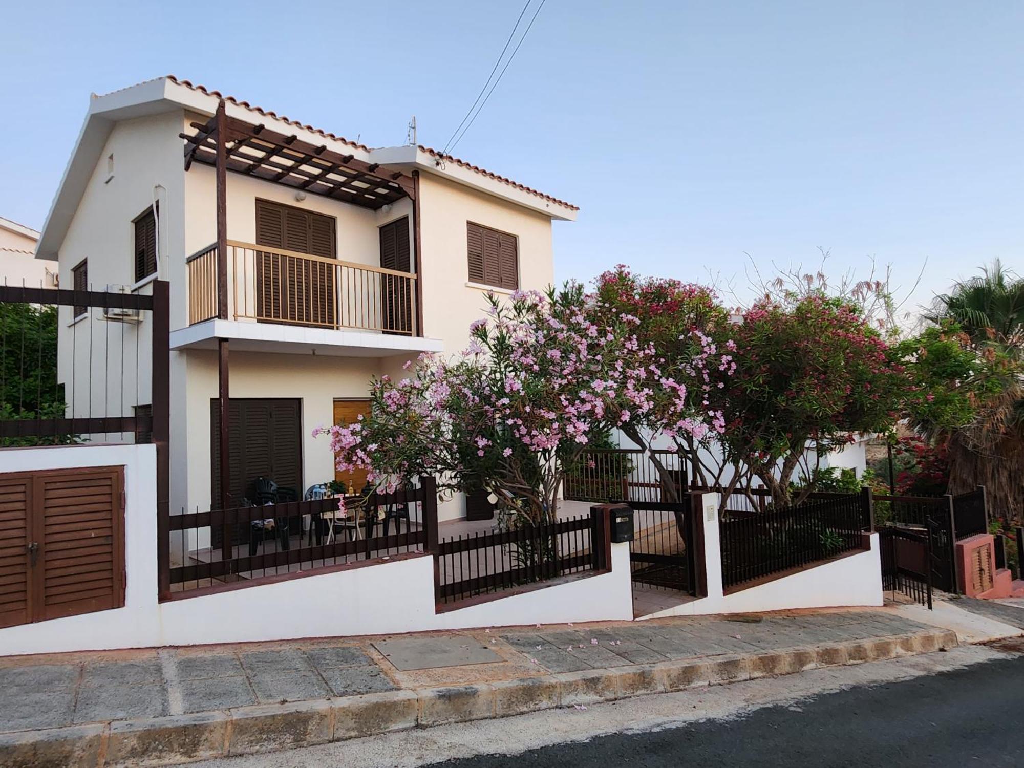 Serena Vacation Home Pomos Exterior photo